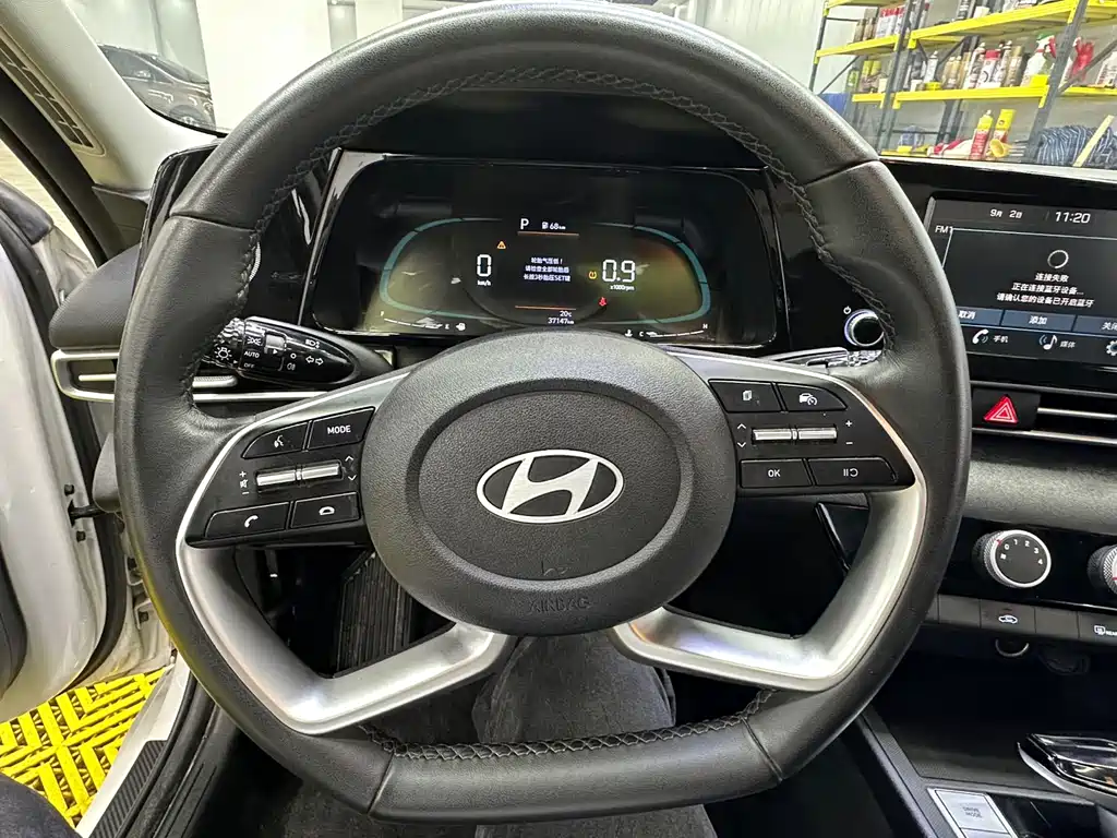 Hyundai Elantra — фото 14