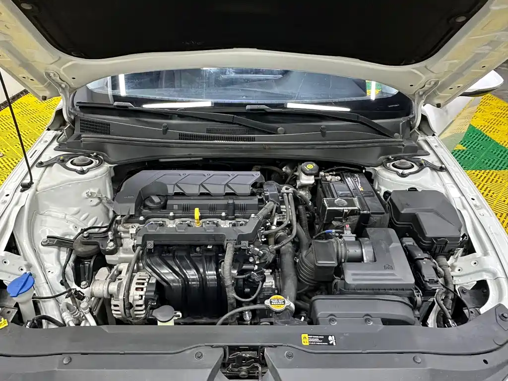 Hyundai Elantra — фото 17