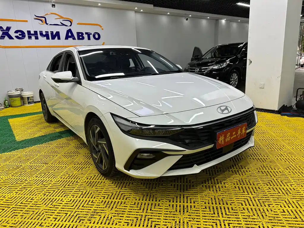 Hyundai Elantra — фото 3