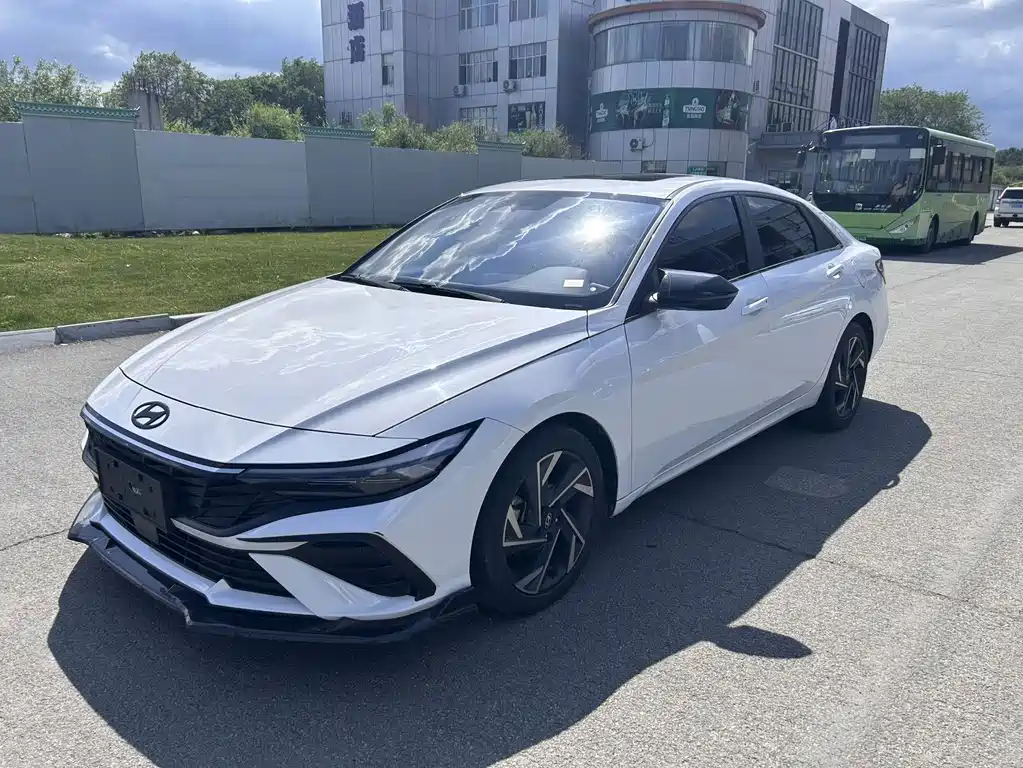 Hyundai Elantra — фото 2