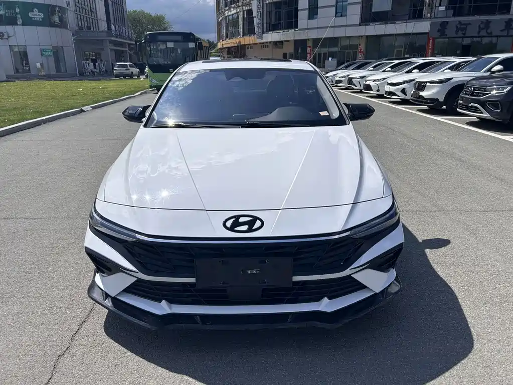 Hyundai Elantra — фото 3