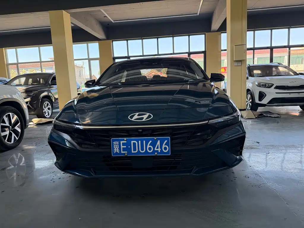 Hyundai Elantra — фото 2