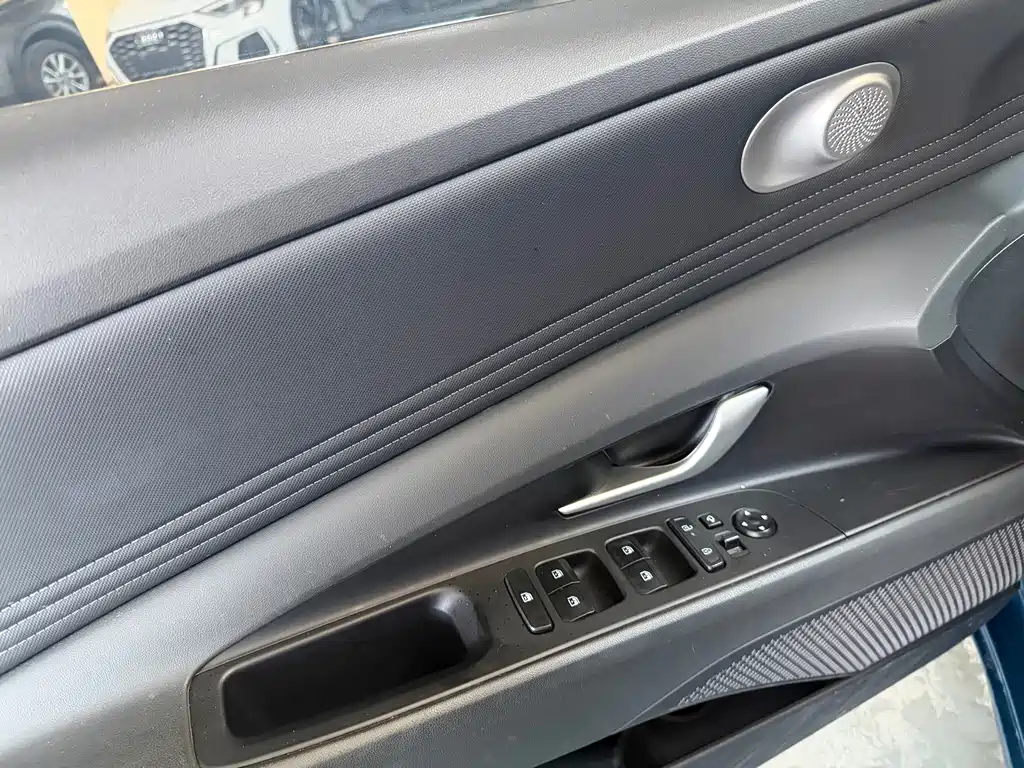 Hyundai Elantra — фото 11