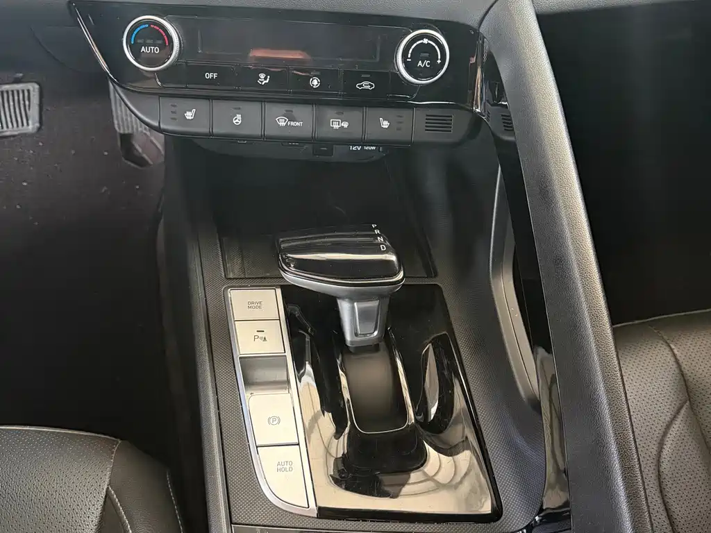 Hyundai Elantra — фото 14