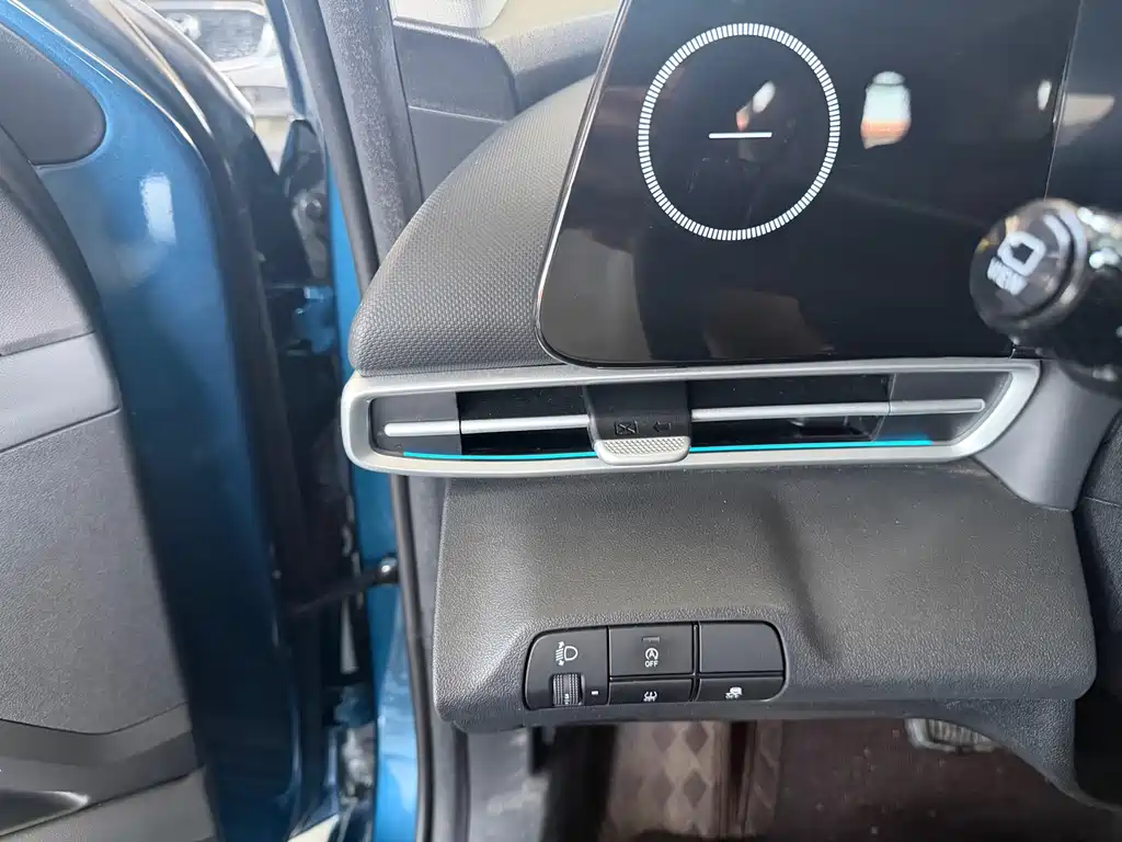 Hyundai Elantra — фото 15