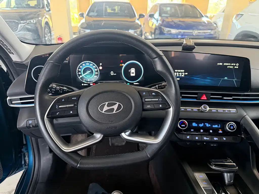 Hyundai Elantra — фото 16