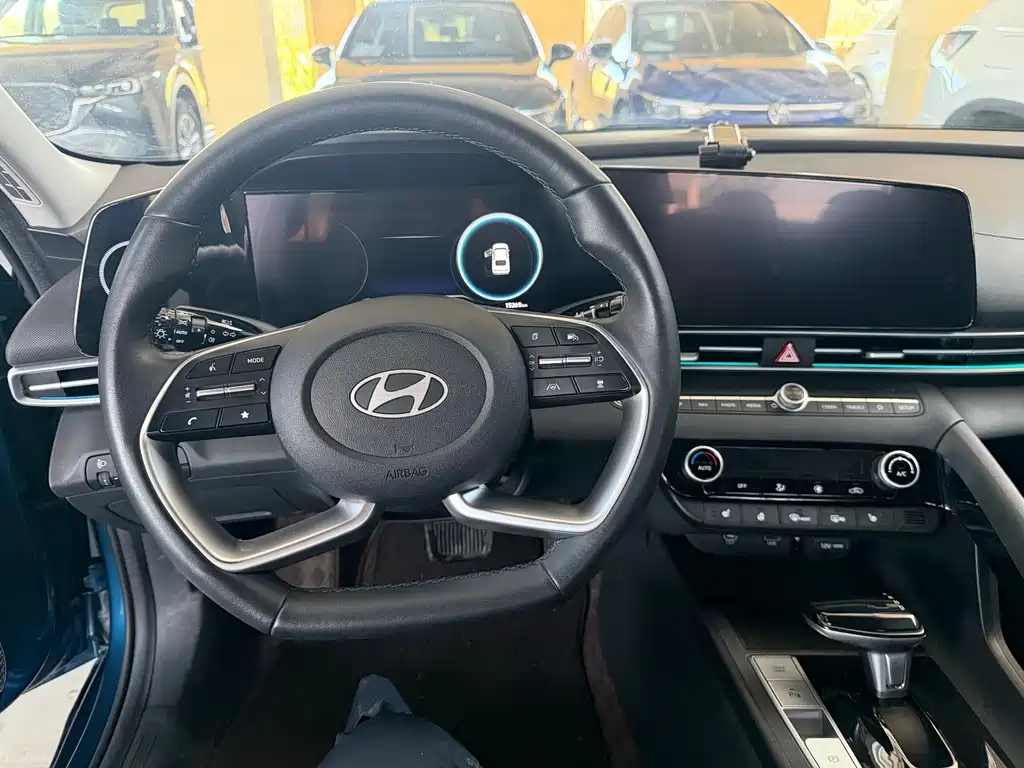 Hyundai Elantra — фото 19