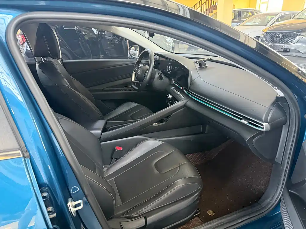Hyundai Elantra — фото 4