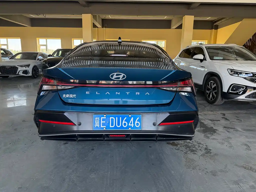Hyundai Elantra — фото 8
