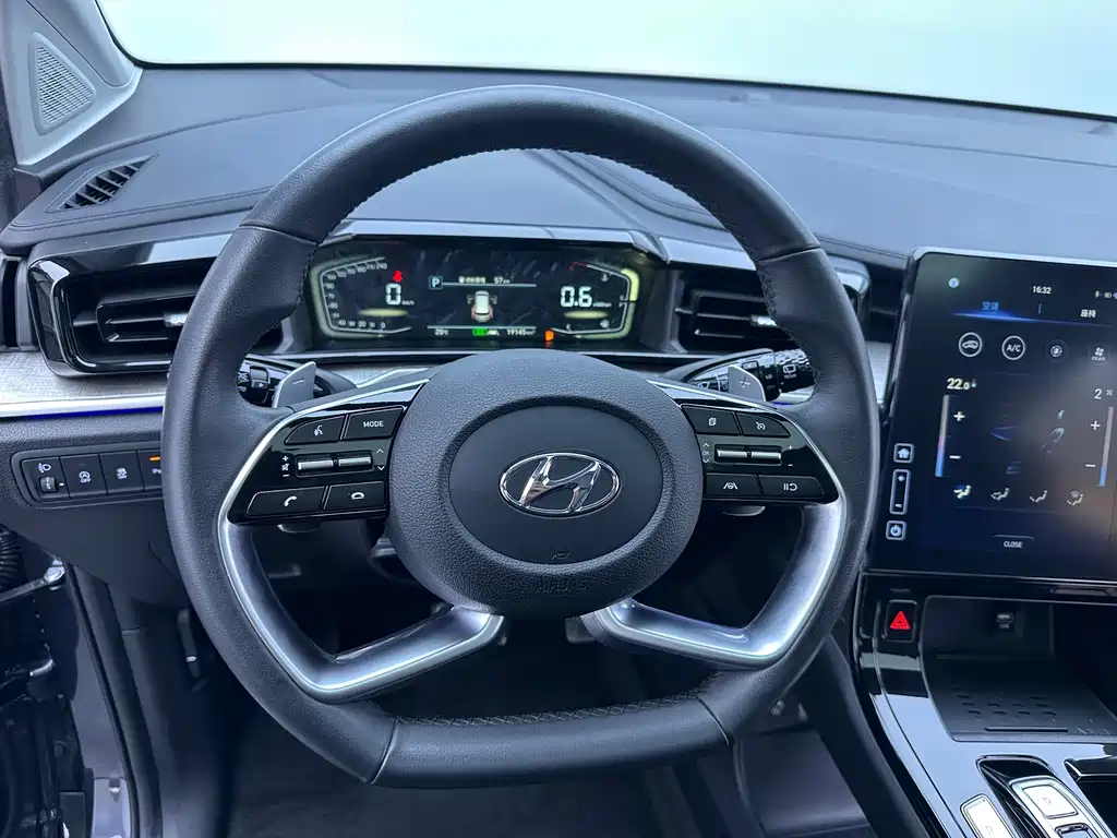 Hyundai Custo — фото 16