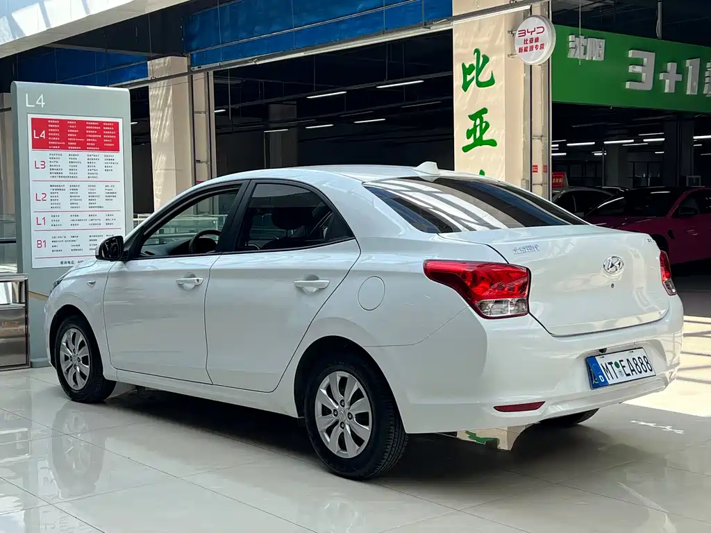 Hyundai Verna — фото 7