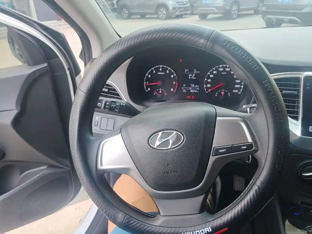 Hyundai Verna — фото 15