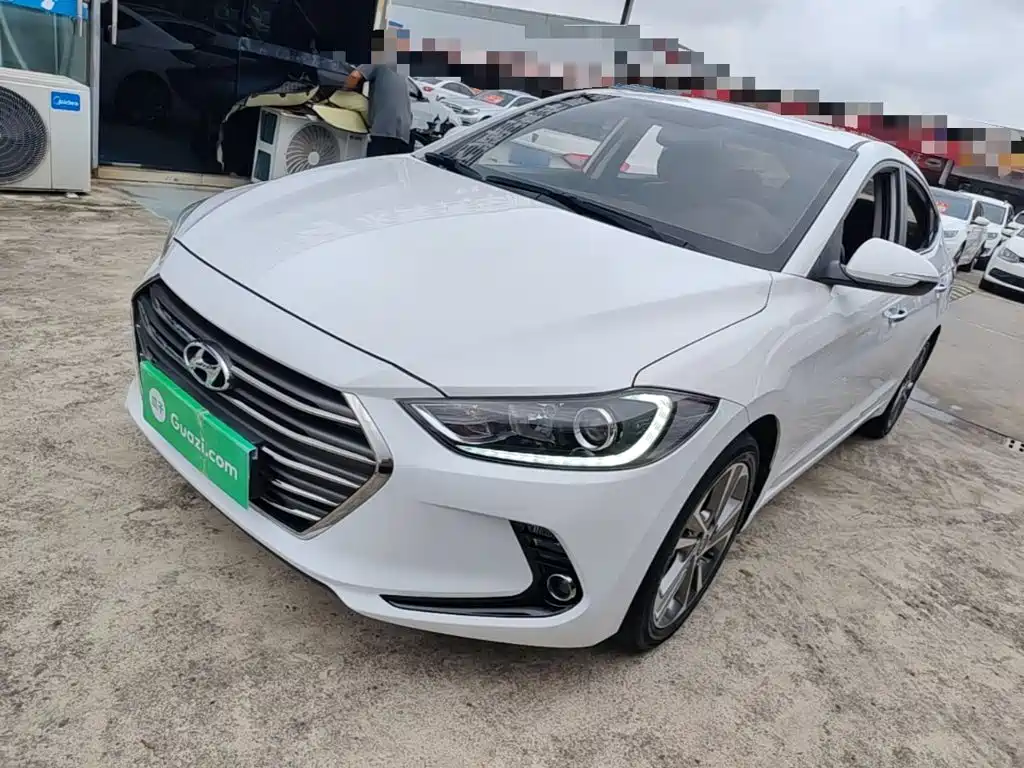 Hyundai Elantra — фото 2