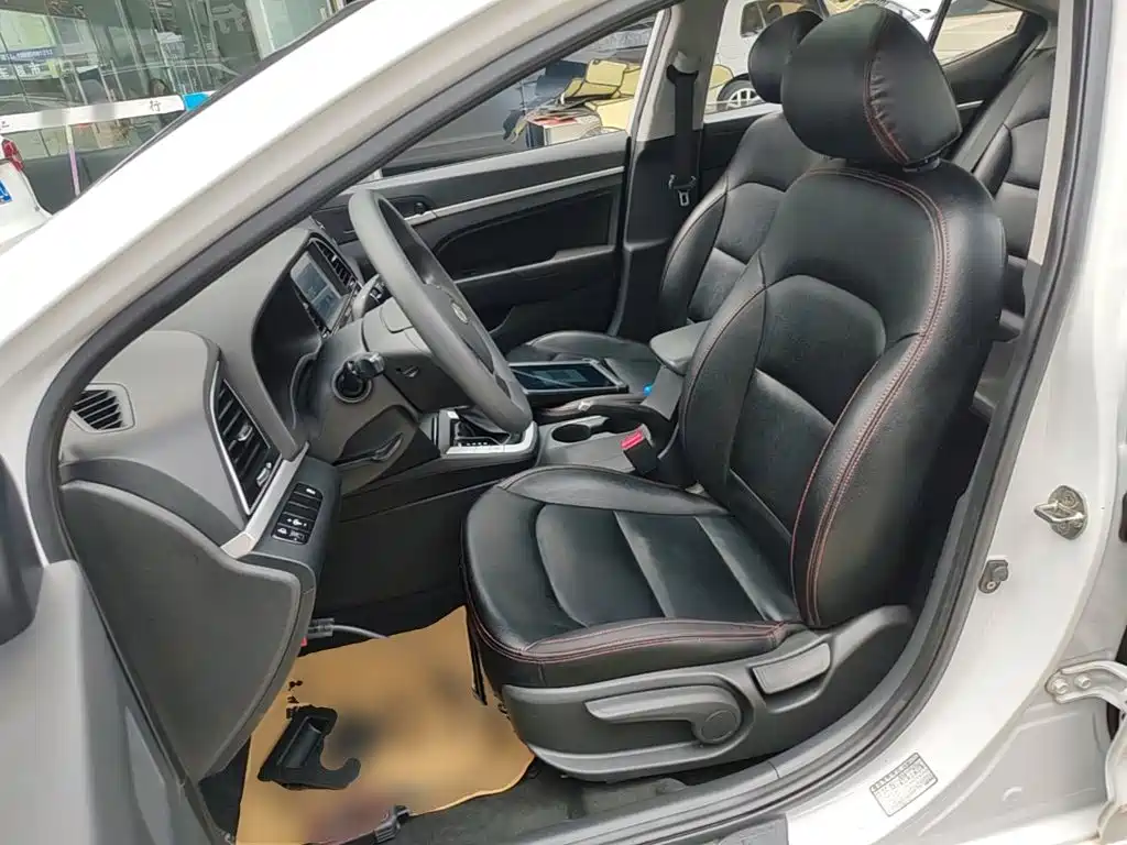 Hyundai Elantra — фото 15