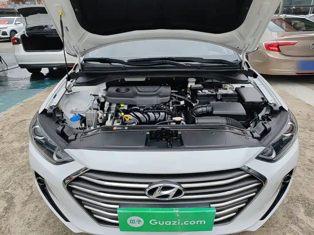 Hyundai Elantra — фото 20