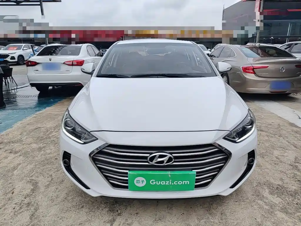 Hyundai Elantra — фото 3