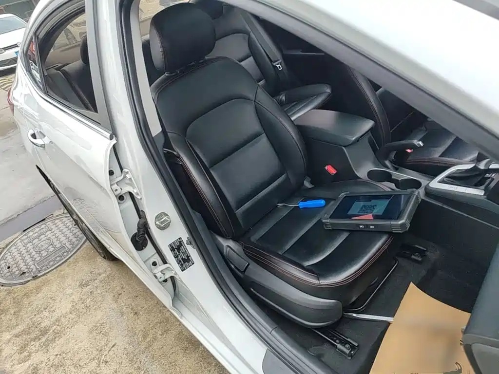 Hyundai Elantra — фото 25