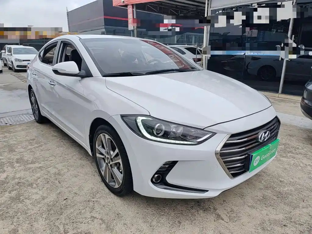 Hyundai Elantra — фото 4