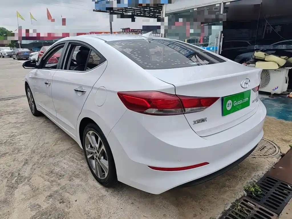 Hyundai Elantra — фото 5