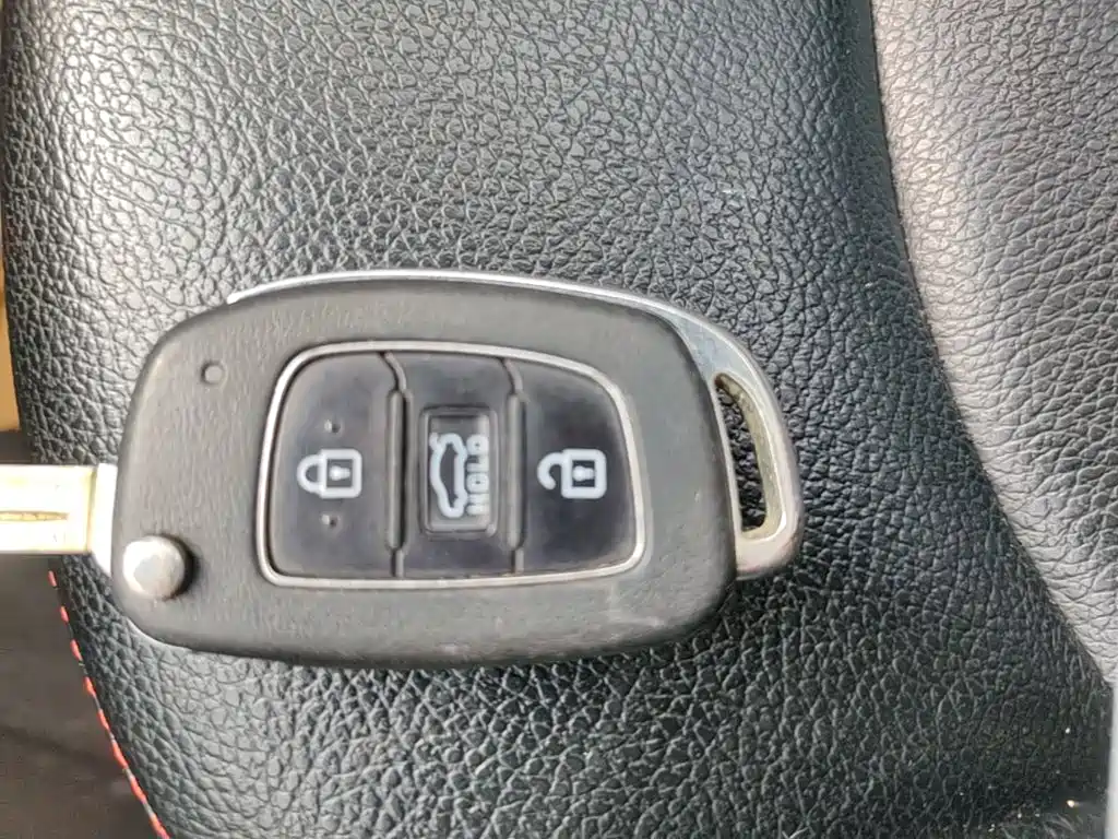 Hyundai Elantra — фото 9