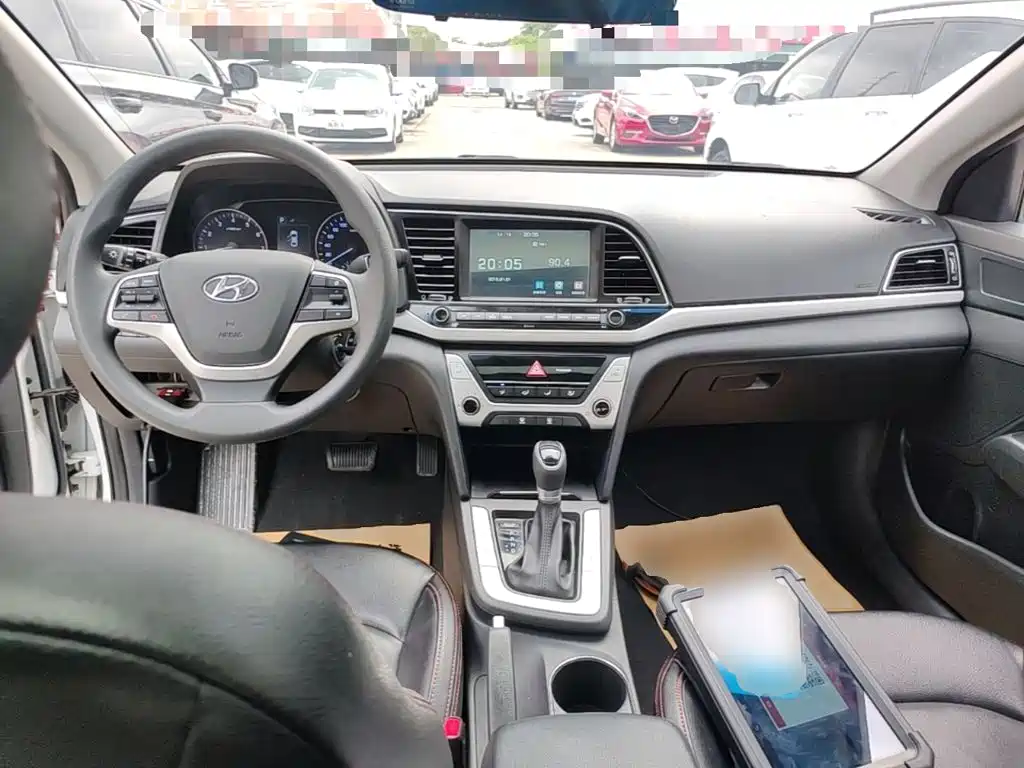 Hyundai Elantra — фото 10