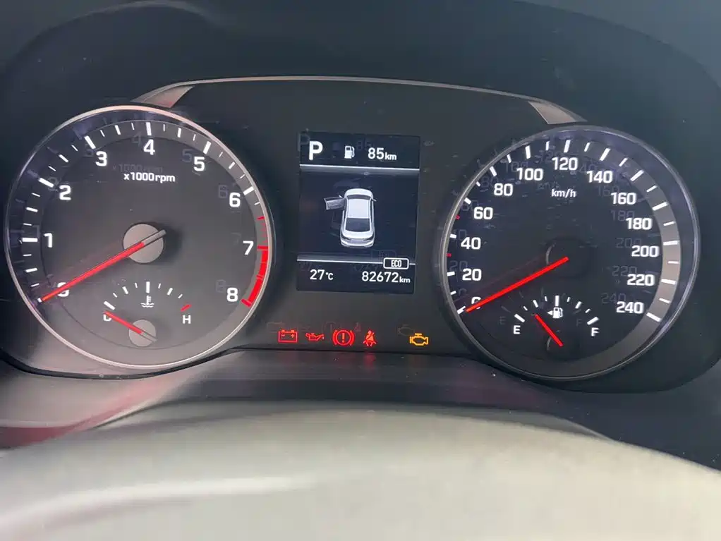 Hyundai Elantra — фото 11