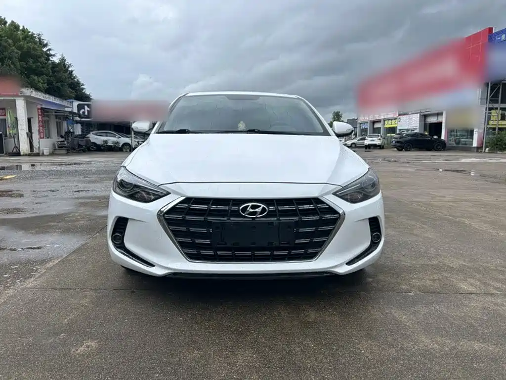 Hyundai Elantra — фото 3