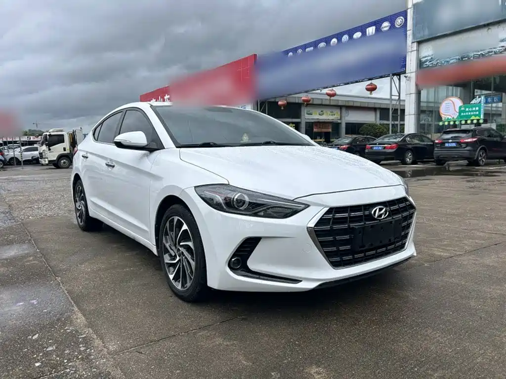 Hyundai Elantra — фото 4