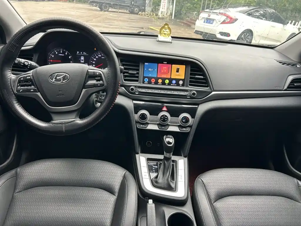 Hyundai Elantra — фото 8