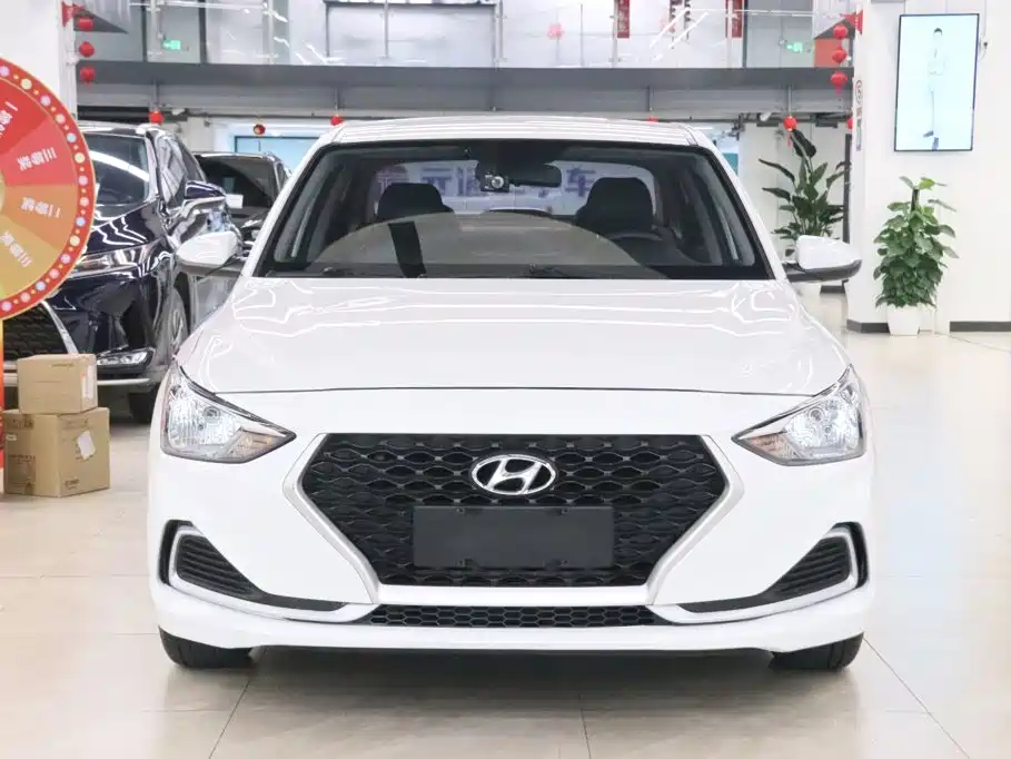 Hyundai Elantra — фото 2