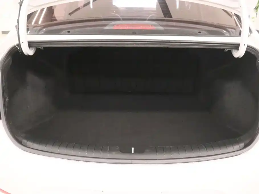 Hyundai Elantra — фото 14