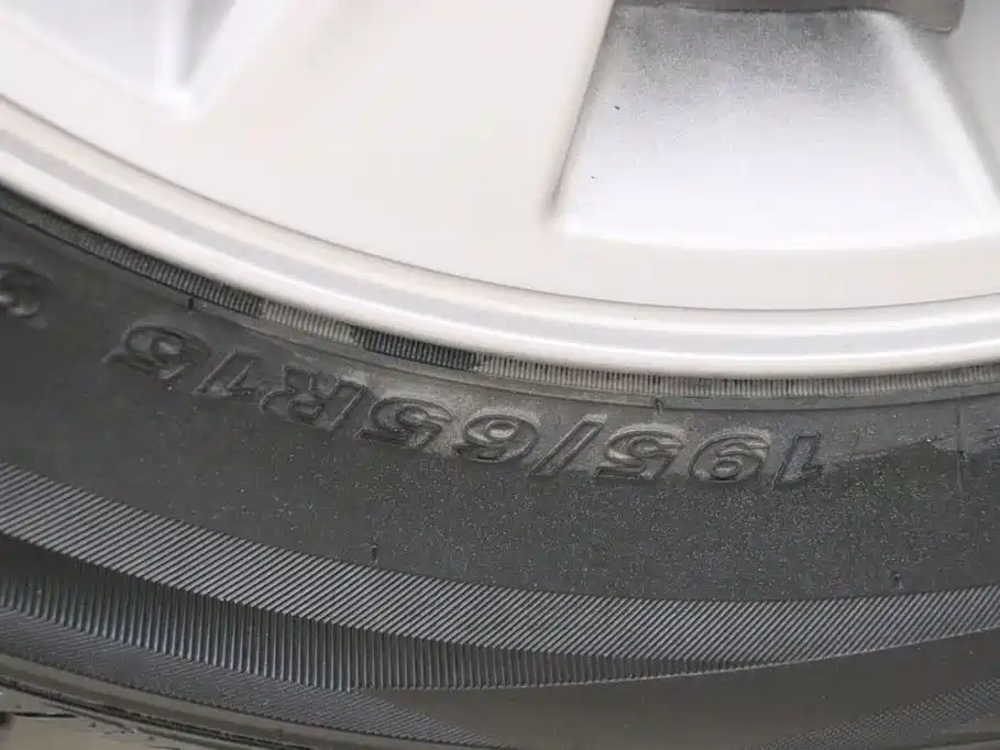 Hyundai Elantra — фото 16