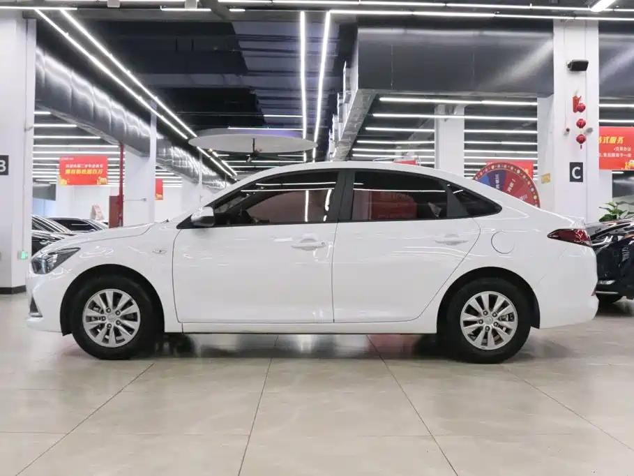 Hyundai Elantra — фото 3
