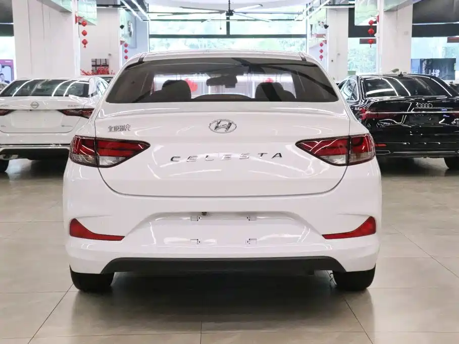 Hyundai Elantra — фото 4