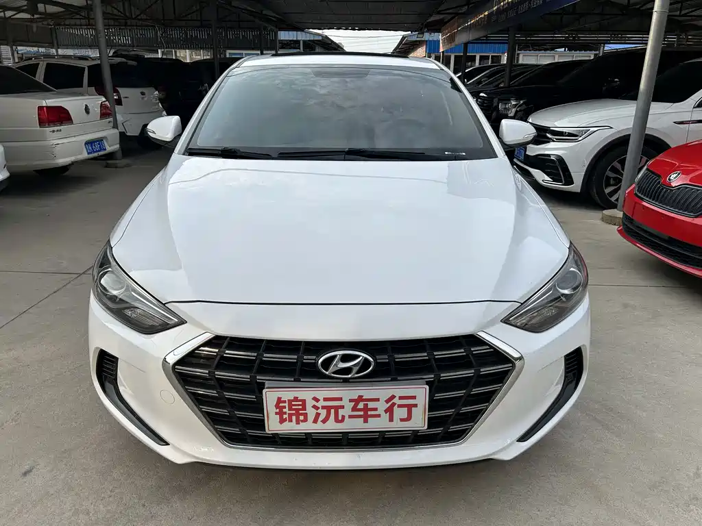 Hyundai Elantra — фото 2
