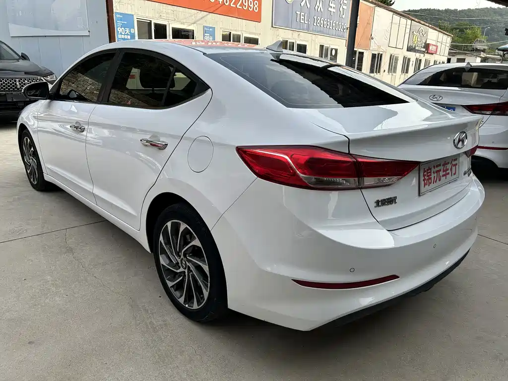 Hyundai Elantra — фото 9