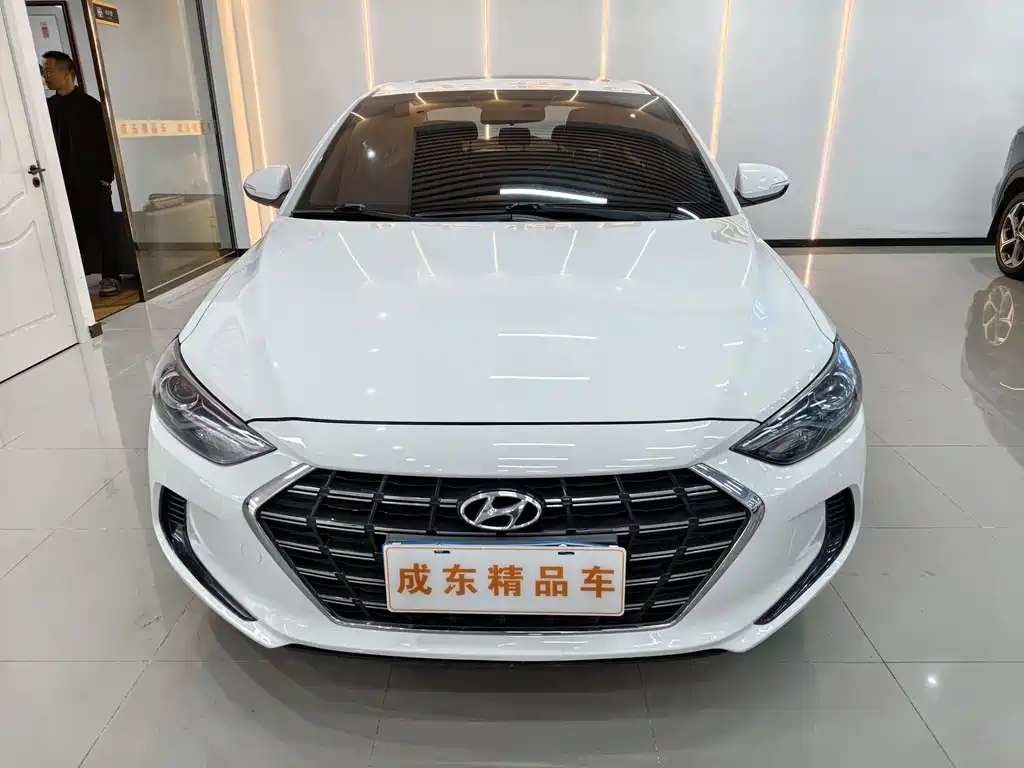 Hyundai Elantra — фото 2