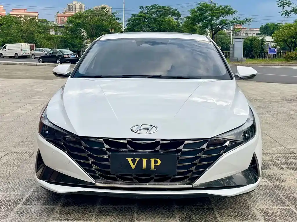 Hyundai Elantra — фото 2