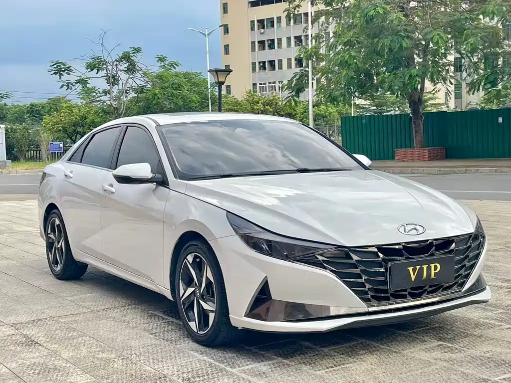 Hyundai Elantra — фото 3