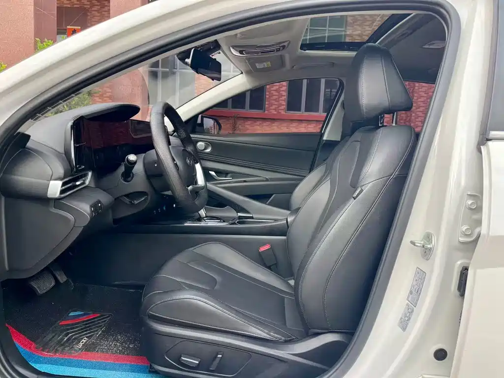 Hyundai Elantra — фото 5