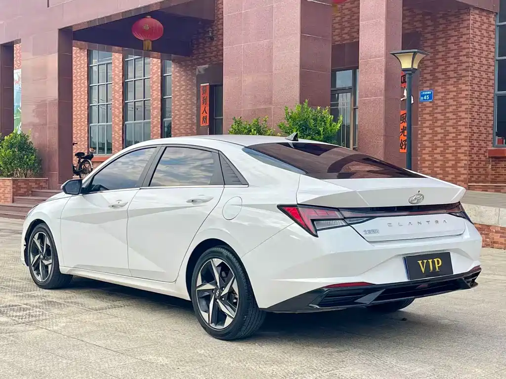 Hyundai Elantra — фото 9