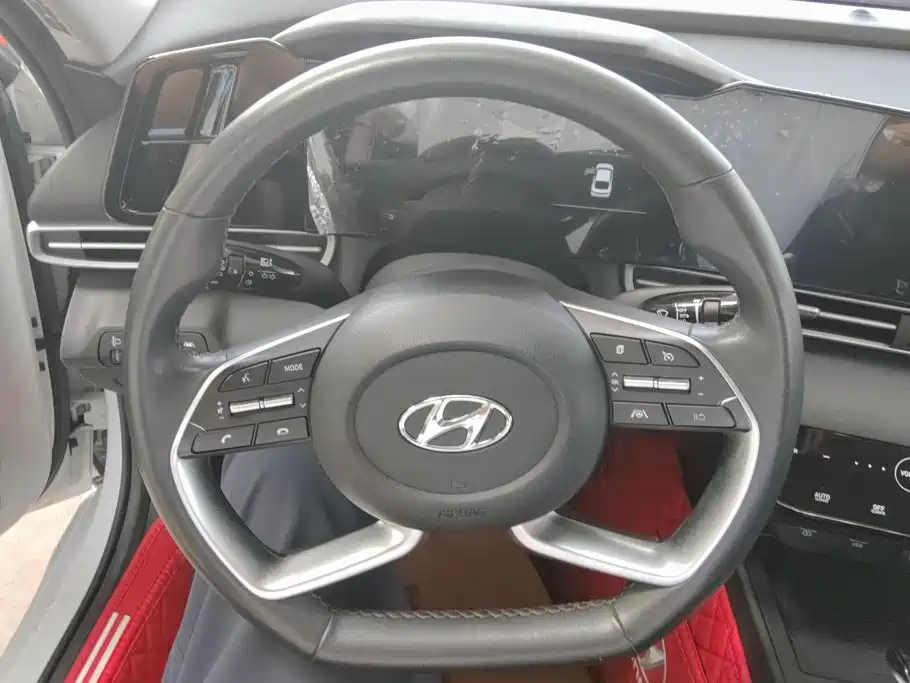 Hyundai Elantra — фото 15