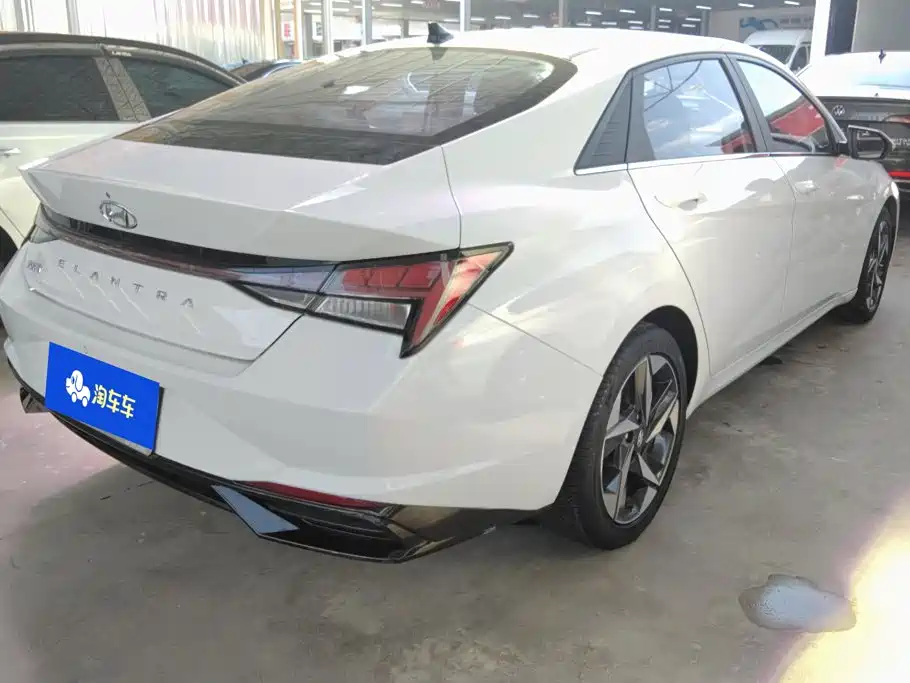 Hyundai Elantra — фото 3