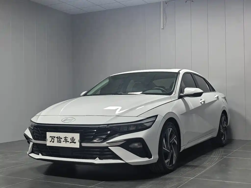 Hyundai Elantra — фото 2