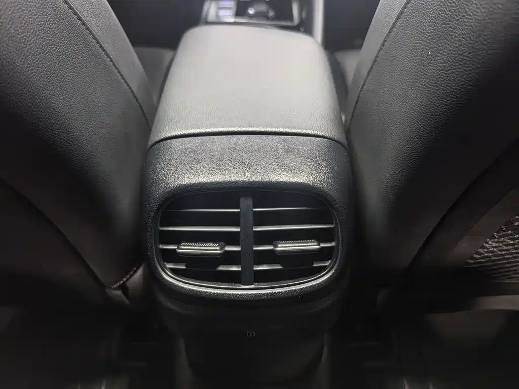Hyundai Elantra — фото 11