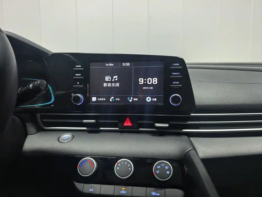Hyundai Elantra — фото 15