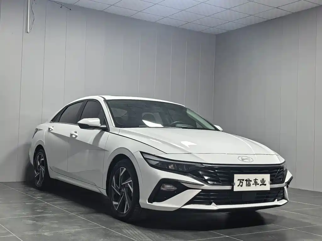 Hyundai Elantra — фото 3
