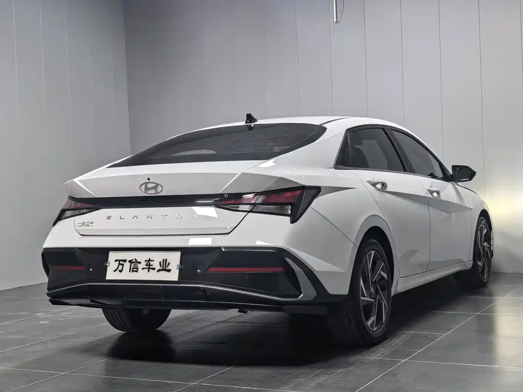 Hyundai Elantra — фото 5