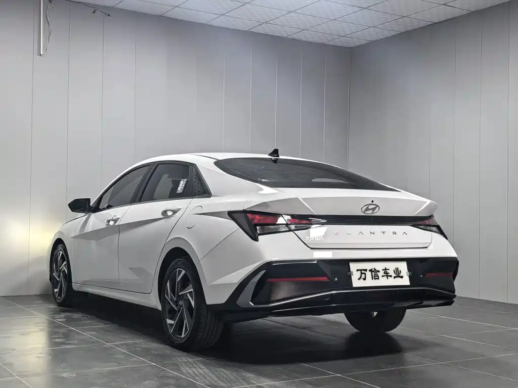 Hyundai Elantra — фото 6