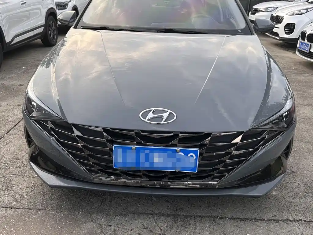 Hyundai Elantra — фото 2